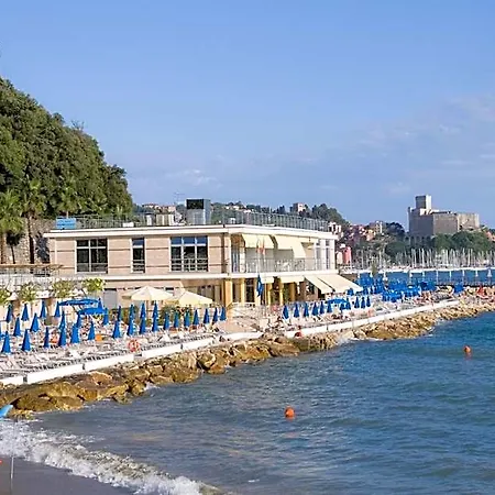 San Terenzo מלון